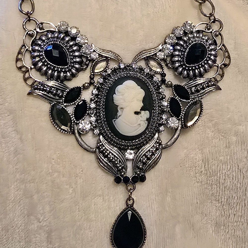 Elegant Black and Silver Cameo Necklace